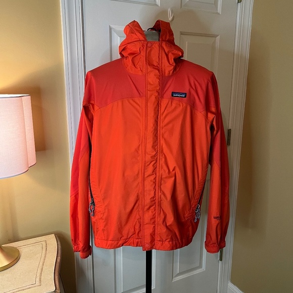 GUC Mens Patagonia Gore-Tex Paclite Bright Red Jacket Size SMALL - Picture 1 of 16